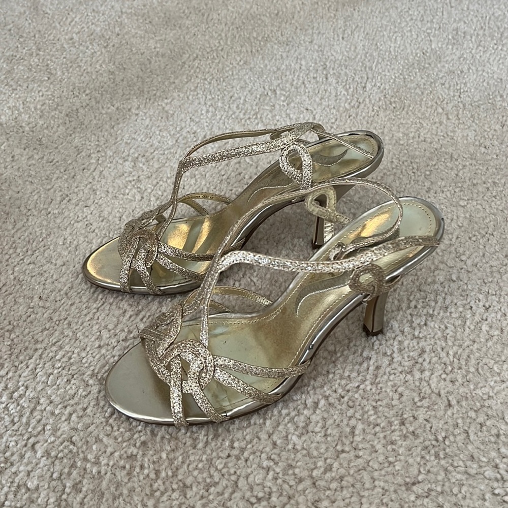 heels - Picture 2 of 3